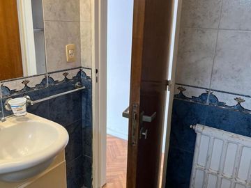 Venta 2 Amb. En Belgrano Con Balcon Terraza C/parrilla + Cochera Fija + Baulera