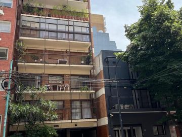 Venta 2 Amb. En Belgrano Con Balcon Terraza C/parrilla + Cochera Fija + Baulera