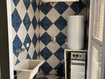 Venta 2 Amb. En Belgrano Con Balcon Terraza C/parrilla + Cochera Fija + Baulera