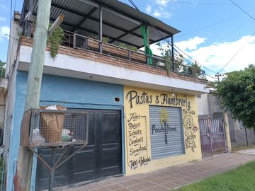 CASA IDEAL DOS FAMILIA / DOS PLANTAS / VENTA EN BLOCK O DIVIDIDAS.