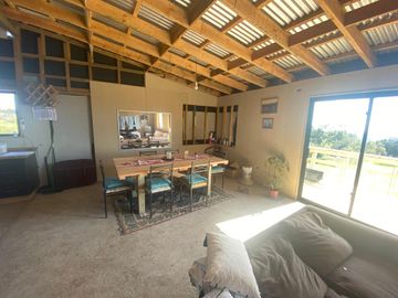 SE VENDE PARCELA CON SERVICIOS BASICOS Y CASA