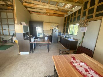 SE VENDE PARCELA CON SERVICIOS BASICOS Y CASA