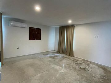CASA REMODELADA EN EL CENTRO DE MÉRIDA