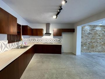 CASA REMODELADA EN EL CENTRO DE MÉRIDA