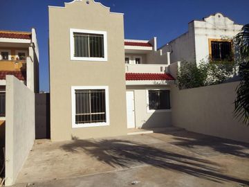 Casa en Venta sobre Av. en Las Américas