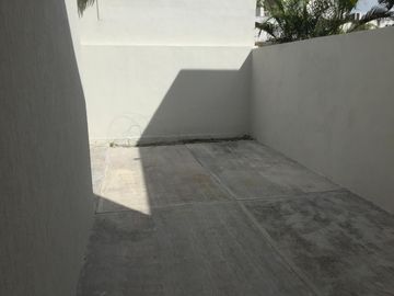Casa en Venta sobre Av. en Las Américas