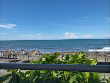 CASA EN PRIMERA LNEA DE LA PLAYA SABANILLA
