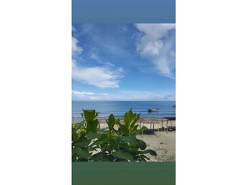 CASA EN PRIMERA LNEA DE LA PLAYA SABANILLA