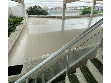 CASA EN PRIMERA LNEA DE LA PLAYA SABANILLA