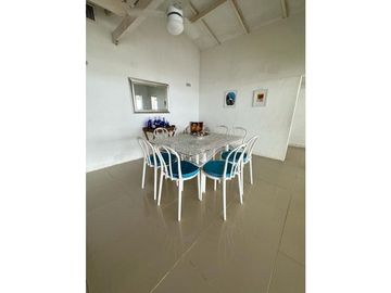 CASA EN PRIMERA LNEA DE LA PLAYA SABANILLA