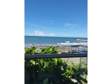 CASA EN PRIMERA LNEA DE LA PLAYA SABANILLA