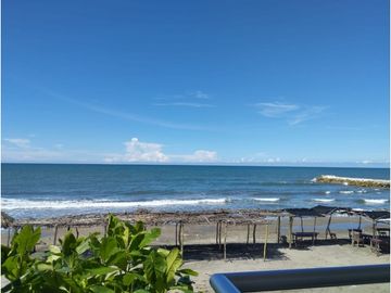 CASA EN PRIMERA LNEA DE LA PLAYA SABANILLA