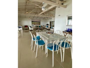 CASA EN PRIMERA LNEA DE LA PLAYA SABANILLA