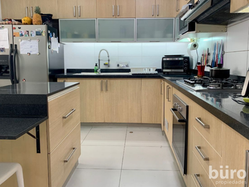 BONITO DEPARTAMENTO EN VENTA CON VISTA A PARQUE BLUME MIRAFLORES