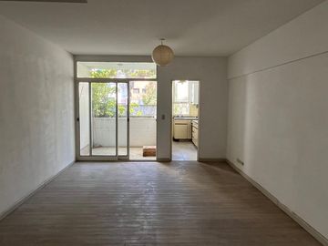 Venta Monoambiente con Cochera y balcón terraza  en Caballito