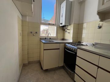 Venta Monoambiente con Cochera y balcón terraza  en Caballito