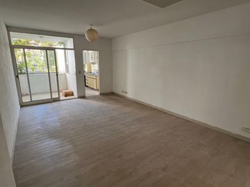 Venta Monoambiente con Cochera y balcón terraza  en Caballito