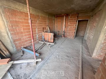 Exc. depto. de 2 amb. c/ balcón al frente - Toilette y Baño en Suite - 45.93m2