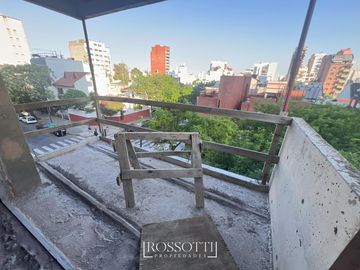 Exc. depto. de 2 amb. c/ balcón al frente - Toilette y Baño en Suite - 45.93m2