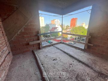 Exc. depto. de 2 amb. c/ balcón al frente - Toilette y Baño en Suite - 45.93m2