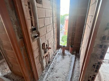Exc. depto. de 2 amb. c/ balcón al frente - Toilette y Baño en Suite - 45.93m2