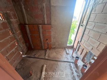 Exc. depto. de 2 amb. c/ balcón al frente - Toilette y Baño en Suite - 45.93m2