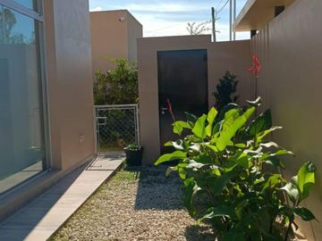 Casa en venta - 3 Dormitorios 3 Baños - Cochera - 190Mts2 - Los Hornos