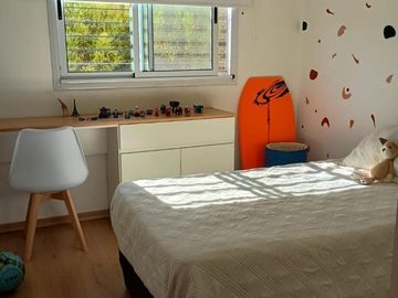 Casa en venta - 3 Dormitorios 3 Baños - Cochera - 190Mts2 - Los Hornos