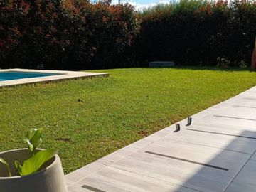 Casa en venta - 3 Dormitorios 3 Baños - Cochera - 190Mts2 - Los Hornos