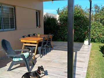 Casa en venta - 3 Dormitorios 3 Baños - Cochera - 190Mts2 - Los Hornos