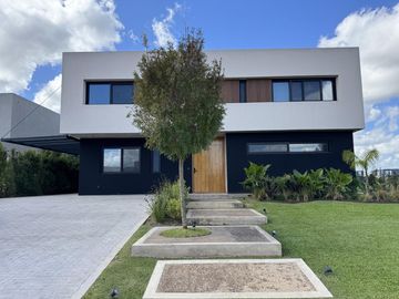 CASA EN VENTA, PUERTOS ESCOBAR, BARRIO COSTAS