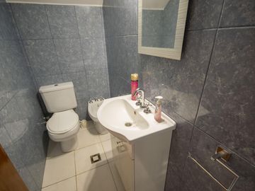 Casa de 4 ambientes con cochera en venta en Martinez