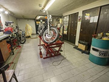 Casa de 4 ambientes con cochera en venta en Martinez