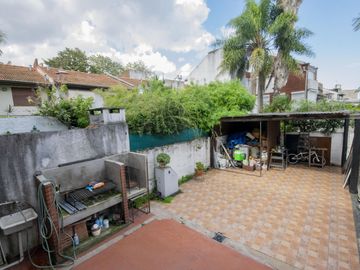 Casa de 4 ambientes con cochera en venta en Martinez