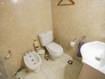 Casa de 4 ambientes con cochera en venta en Martinez