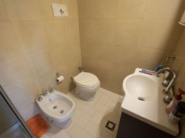 Casa de 4 ambientes con cochera en venta en Martinez