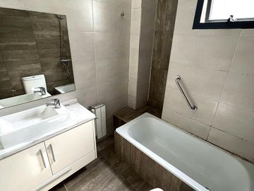 Casa en  VILLA BELGRANO 3 DORMITORIOS 3 BAÑOS