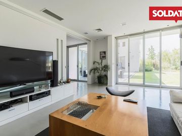 Venta casa al lago, Barrio Los Castores, Nordelta