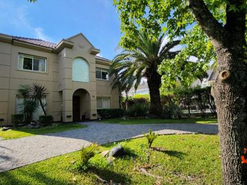 Casa en  venta Solar Del Bosque, Canning. 6 amb. 3 hab.