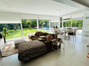 Casa en  venta Solar Del Bosque, Canning. 6 amb. 3 hab.