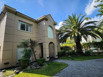 Casa en  venta Solar Del Bosque, Canning. 6 amb. 3 hab.
