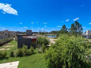 CASA EN VENTA 7 AMBIENTES CANNING