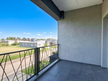 CASA EN VENTA 7 AMBIENTES CANNING