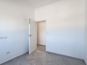 CASA EN VENTA 7 AMBIENTES CANNING