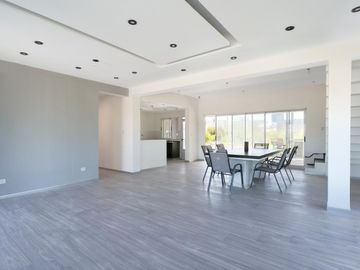 CASA EN VENTA 7 AMBIENTES CANNING