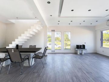 CASA EN VENTA 7 AMBIENTES CANNING