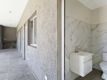 CASA EN VENTA 7 AMBIENTES CANNING
