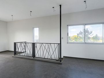 CASA EN VENTA 7 AMBIENTES CANNING