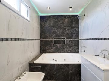CASA EN VENTA 7 AMBIENTES CANNING