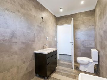 CASA EN VENTA 7 AMBIENTES CANNING